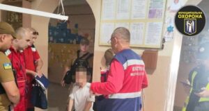 В ліцеї у Києві затримали чоловіка з ножем: що відомо (фото) В ліцеї-у Києві-затримали-чоловіка-з ножем:-що відомо-(фото)