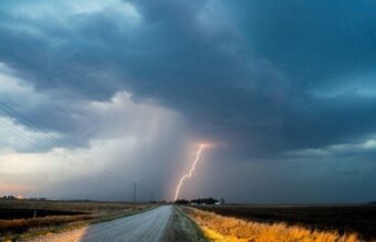 На Київ суне шквал негоди: синоптики попередили, коли очікувати удару стихії На Київ-суне-шквал-негоди:-синоптики-попередили,-коли-очікувати-удару-стихії