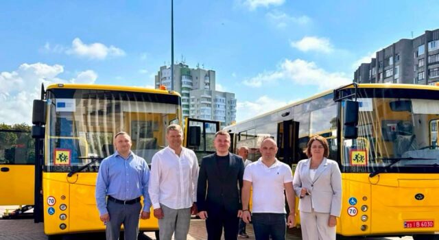 Нововолинська громада отримала новий шкільний автобус Нововолинська-громада-отримала-новий-шкільний-автобус