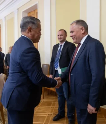 До України вперше прибула офіційна делегація Міноборони Філіппін До України вперше прибула офіційна делегація Міноборони Філіппін