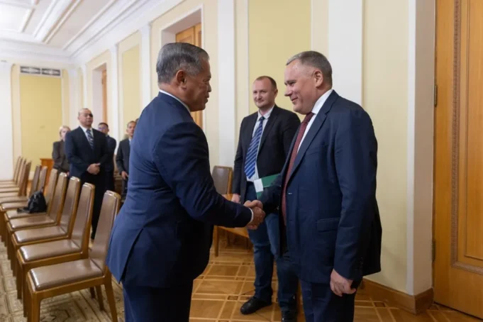 До України вперше прибула офіційна делегація Міноборони Філіппін До України вперше прибула офіційна делегація Міноборони Філіппін