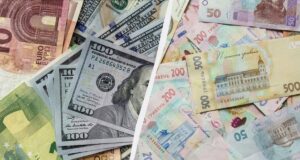 Курс долара та євро в Україні сьогодні: скільки коштує валюта в обмінниках 25 липня Курс-долара-та-євро-в-Україні-сьогодні:-скільки-коштує-валюта-в-обмінниках-25-липня