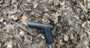 В Ужгороді чоловік відкрив стрілянину, поліція затримала його під час спецоперації В Ужгороді чоловік відкрив стрілянину, поліція затримала його під час спецоперації