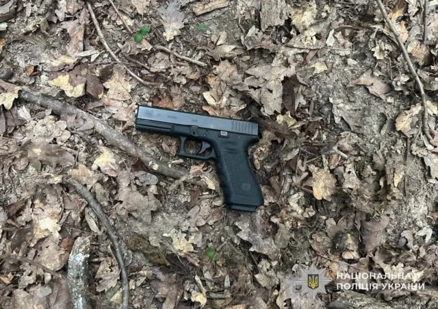В Ужгороді чоловік відкрив стрілянину, поліція затримала його під час спецоперації В Ужгороді чоловік відкрив стрілянину, поліція затримала його під час спецоперації