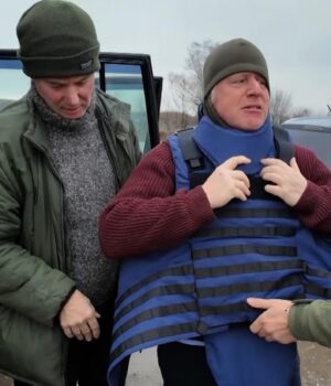 Борис-Джонсон-зняв-фільм-про-війну-в-Україні,-у-якому-сам-зіграв-головну-роль