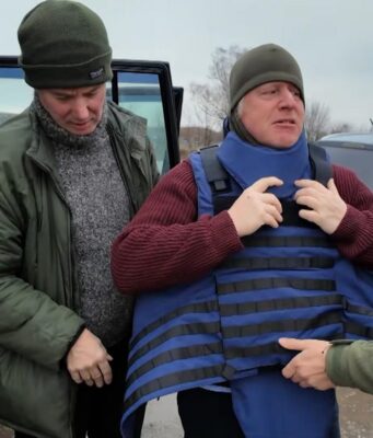 Борис Джонсон зняв фільм про війну в Україні, у якому сам зіграв головну роль Борис-Джонсон-зняв-фільм-про-війну-в-Україні,-у-якому-сам-зіграв-головну-роль