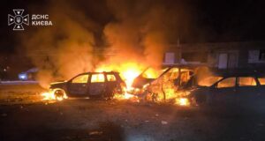 Росіяни завдали нічного удару по Києву: палали автівки, виникли пожежі у багатоповерхівках Росіяни-завдали-нічного-удару-по-Києву:-палали-автівки,-виникли-пожежі-у-багатоповерхівках