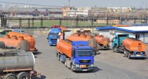 Росія шукає нові способи постачання пального до окупованого Криму Удари-по-Криму.-Як-Росія-ховає-бензовози-від-українських-дронів