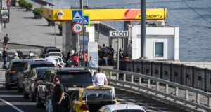 Дефіцит пального в Росії: наслідки для трудових мігрантів «Україна-чинить-правильно»-Що-про-атаки-на-російські-НПЗ-і-бензинову-кризу-кажуть-мігранти-в.