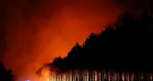 Лісові пожежі в Франції та Іспанії: понад 300 тисяч евакуйованих Масштабні-пожежі-у-Франції-та-Іспанії-змусили-понад-300-тисяч-людей-залишити-домівки