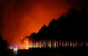 Лісові пожежі в Франції та Іспанії: понад 300 тисяч евакуйованих Масштабні-пожежі-у-Франції-та-Іспанії-змусили-понад-300-тисяч-людей-залишити-домівки