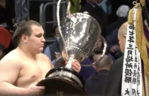 Данило Явгусишин здобув третій Кубок імператора в Японії Український-сумоїст-Явгусишин-втретє-виграв-Кубок-імператора-в-Японії