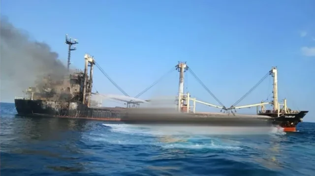 Відео: в Одеській затоці перекинувся і тоне турецький суховантаж, атакований рф Відео: в Одеській затоці перекинувся і тоне турецький суховантаж, атакований рф