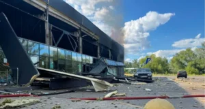 У Чернігові завершилася рятувальна операція на місці удару по АТБ У Чернігові завершилася рятувальна операція на місці удару по АТБ