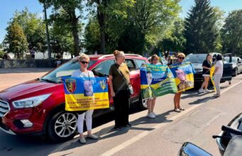Автопробіг на підтримку полонених та зниклих безвісти Захисників в Нововолинську Не-мовчимо-про-тих,-кого-чекають:-у-Нововолинській-громаді-відбувся-патріотичний-автопробіг