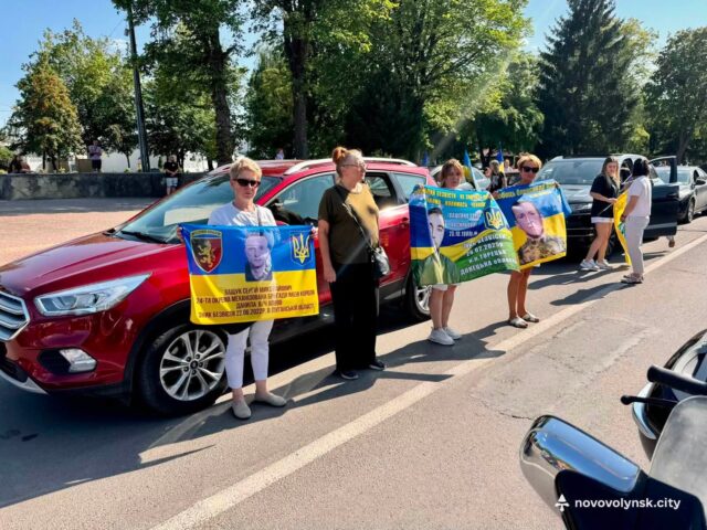 Автопробіг на підтримку полонених та зниклих безвісти Захисників в Нововолинську Не-мовчимо-про-тих,-кого-чекають:-у-Нововолинській-громаді-відбувся-патріотичний-автопробіг