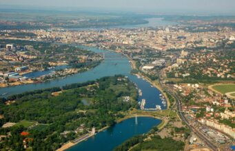 Замість пляжів і моря – села і Дунай: європейська країна переживає справжній туристичний бум Замість-пляжів-і-моря-–-села-і-Дунай:-європейська-країна-переживає-справжній-туристичний-бум