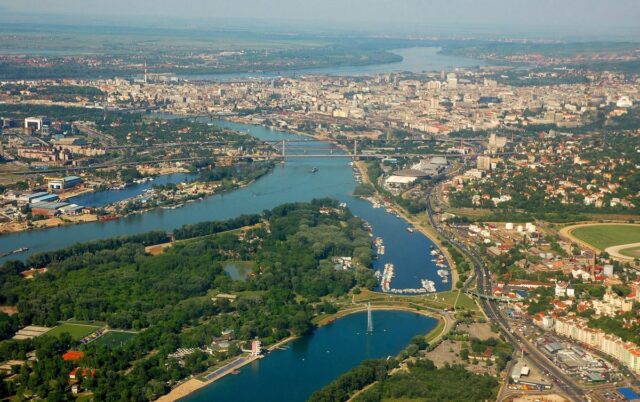 Замість пляжів і моря – села і Дунай: європейська країна переживає справжній туристичний бум Замість-пляжів-і-моря-–-села-і-Дунай:-європейська-країна-переживає-справжній-туристичний-бум