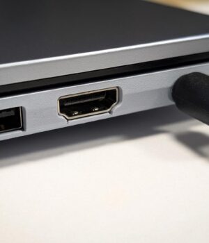Як-правильно-очистити-usb-порт-від-пилу-та-ворсу,-не-пошкодивши-контакти