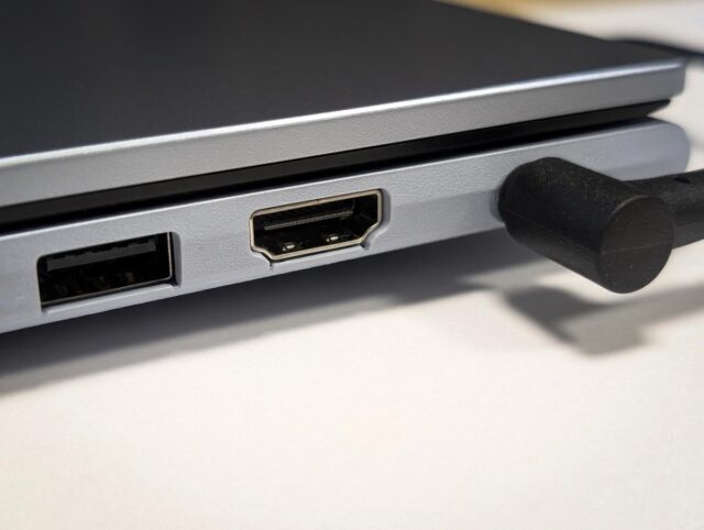 Як правильно очистити USB-порт від пилу та ворсу, не пошкодивши контакти Як-правильно-очистити-usb-порт-від-пилу-та-ворсу,-не-пошкодивши-контакти