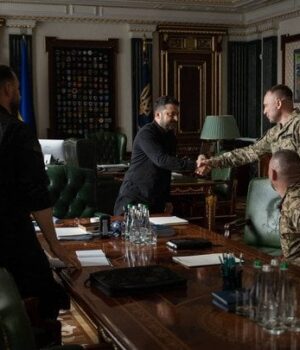 «Кастинг»-на головкома-ЗСУ:-хто-відмовився-від-посади-і чому-Зеленський-обрав-Драпатого
