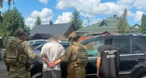 На Буковині затримали чоловіка, який за $5 тисяч обіцяв переправити ухилянта до Румунії На Буковині затримали чоловіка, який за $5 тисяч обіцяв переправити ухилянта до Румунії