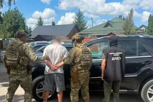На Буковині затримали чоловіка, який за $5 тисяч обіцяв переправити ухилянта до Румунії На Буковині затримали чоловіка, який за $5 тисяч обіцяв переправити ухилянта до Румунії