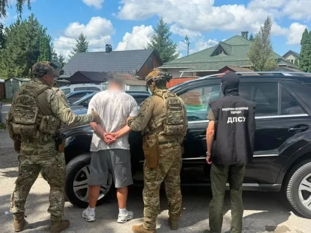 На Буковині затримали чоловіка, який за $5 тисяч обіцяв переправити ухилянта до Румунії На Буковині затримали чоловіка, який за $5 тисяч обіцяв переправити ухилянта до Румунії