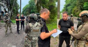 Побили до черепно-мозкових травм: за знущання з побратимів затримали двох бійців “Скелі” Побили-до-черепно-мозкових-травм:-за-знущання-з-побратимів-затримали-двох-бійців-“Скелі”