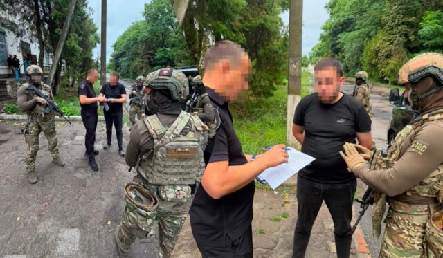Побили до черепно-мозкових травм: за знущання з побратимів затримали двох бійців “Скелі” Побили-до-черепно-мозкових-травм:-за-знущання-з-побратимів-затримали-двох-бійців-“Скелі”