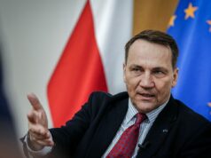 Сікорський: Російська економіка відчуває наслідки війни, Путін може вчинити ризиковано Сікорський попередив, що загнаний у кут Путін може вдатися до “чогось ризикованого”
