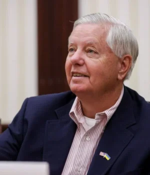 Повітряні-сили-США-перейменовують-базу-Чарльстон-на-честь-сенатора-Ліндсі-Грема