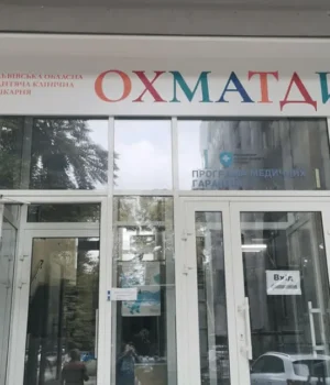 Львівські лікарі дістали арахіс з легені немовляти