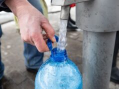 Чи можна пити воду з бюветів у Києві: фахівці дали чітку відповідь Чи-можна-пити-воду-з-бюветів-у-Києві:-фахівці-дали-чітку-відповідь