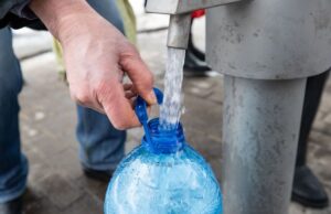 Чи можна пити воду з бюветів у Києві: фахівці дали чітку відповідь Чи-можна-пити-воду-з-бюветів-у-Києві:-фахівці-дали-чітку-відповідь