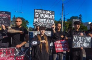 Лучани вийшли на акцію вшанування загиблих і полонених внаслідок теракту в Оленівці Лучани-вийшли-на-акцію-вшанування-загиблих-і-полонених-внаслідок-теракту-в-Оленівці