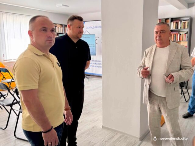 Візит делегації до Нововолинської громади: акцент на професійну освіту Делегація-області-та-району-ознайомилася-з-роботою-закладів-професійної-освіти-у-Нововолинській-громаді
