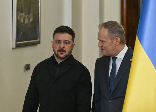 Зеленський та Туск обговорили безпеку та оборонну співпрацю у Любліні Зеленський-і-Туск-обговорили-переговори-у-Вашингтоні,-оборонну-співпрацю-та-безпекові-виклики