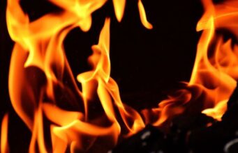 Росія атакує Київ балістикою: у двох районах спалахнули пожежі Росія-атакує-Київ-балістикою:-у-двох-районах-спалахнули-пожежі