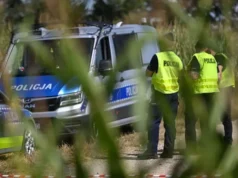Під час масованої атаки РФ у Польщі пролунали сильні вибухи: у полі виявили величезний кратер... Під-час-масованої-атаки-РФ-у-Польщі-пролунали-сильні-вибухи:-у-полі-виявили-величезний-кратер.