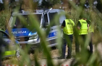 Під час масованої атаки РФ у Польщі пролунали сильні вибухи: у полі виявили величезний кратер... Під-час-масованої-атаки-РФ-у-Польщі-пролунали-сильні-вибухи:-у-полі-виявили-величезний-кратер.