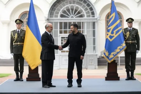 Зеленський зустрівся з послами п’яти країн Зеленський зустрівся з послами п’яти країн