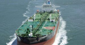 Через блокаду Червоного моря танкери з нафтою вимушені йти навколо Африки Через-блокаду-Червоного-моря-танкери-з-нафтою-вимушені-йти-навколо-Африки
