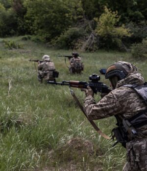 viyskovi_shturm_navchannya_poligon_donetskiy_oblast_vesna__2024_r_gettyimages_21523446a6cb52b85c42.jpg Бійці “Скелі” врятували двох військових з полону РФ: деталі штурмової операції
