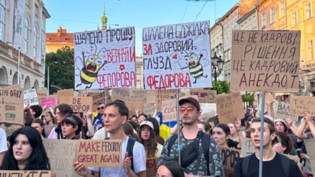 Протести в Україні проти відставки Михайла Федорова: акції у Дніпрі та Львові Протестна-хода-«за-реформи-в-оборонці».-НАЖИВО