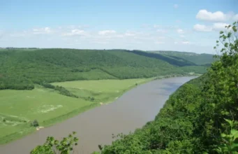 Україна та Молдова домовилися про обмеження скиду води з Дністровського водосховища Україна-та-Молдова-домовилися-про-обмеження-скиду-води-з-Дністровського-водосховища-через-посуху