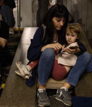 metro_povitryana_trivoga_raketniy_obstril_gettyimages_1258270288_87d1bafeaa6b724706206a6d5de921935.jpg Росія повторно атакувала Київ балістикою: у місті пролунали вибухи