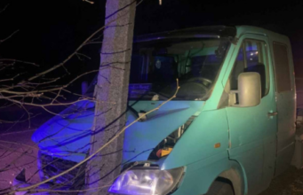 На Волині п’яний 14-річний хлопець на чужому бусі вночі влетів у стовп. Рішення суду На-Волині-п’яний-14-річний-хлопець-на-чужому-бусі-вночі-влетів-у-стовп.-Рішення-суду
