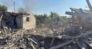 Атака російських військ на Запоріжжя: загиблий та поранені Авіабомба-рф-влучила-у-приватну-забудову-Запоріжжя-–-є-загиблий-та-поранені