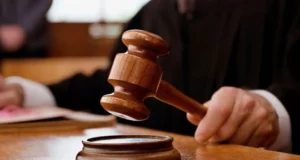 Засуджено підполковника, якому солдати ремонтували будинок за бойові Засуджено підполковника, якому солдати ремонтували будинок за бойові